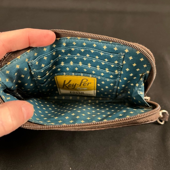 Fossil Key-Per Coated Canvas Purse Wristlet Floral Print Multicolor Zip Closure. - Picture 3 of 9